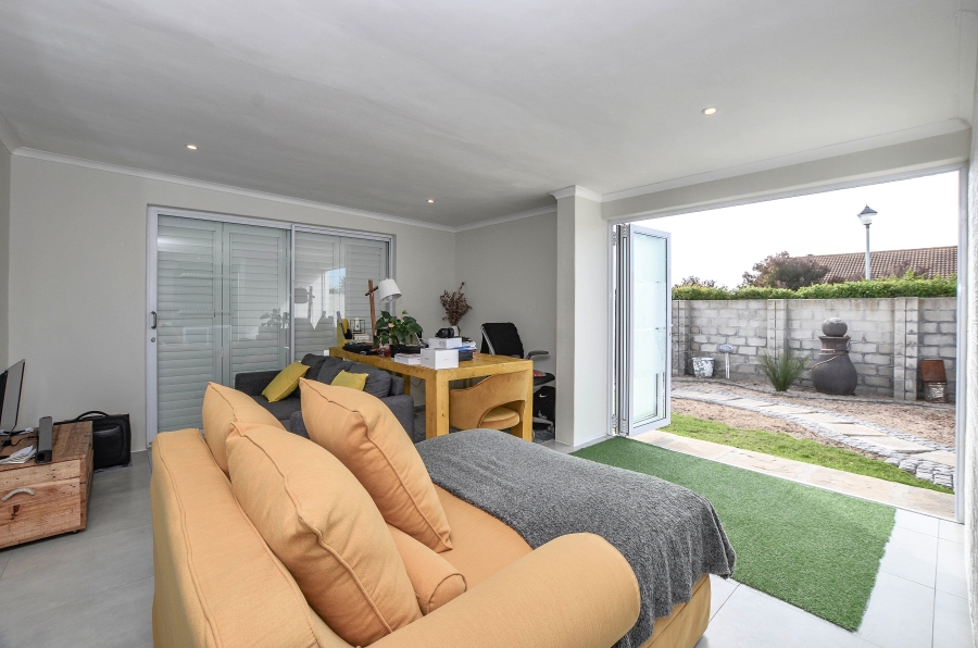 3 Bedroom Property for Sale in Sunningdale Western Cape